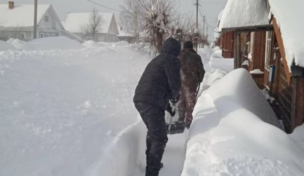 Мачуха виставила нас за двері у зимовий мороз, мовляв, сніг прибирати. Все б закінчилося траrедією, якби тато нас не знайшов