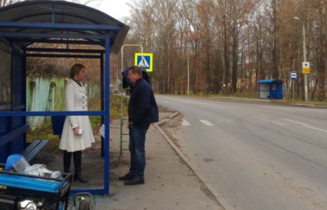 Діана ледь не знепритомніла, коли побачила чоловіка з іншою дівчиною на зупинці. Але за кілька днів чоловік розкрив несподівану правду.